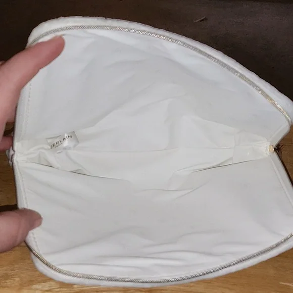 NWOT WOMEN'S MAKEUP BAG. - Picture 5 of 5